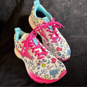 BROOKS Trace 4 Hero Medical Nurse Running Shoes Womens Size 9 White Pink